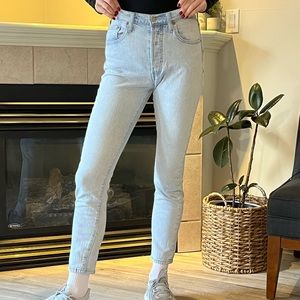 Levi’s light wash super stretch straight jeans